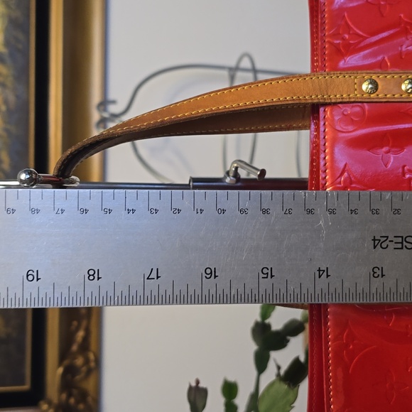LOUIS VUITTON Vernis Red Tote bag - Picture 16 of 17